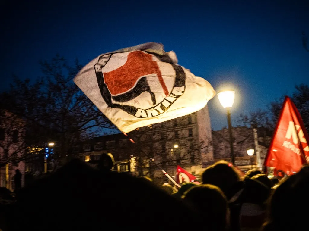 Ifj. Lomnici Zoltán: Az Antifa terrorszervezetként való minősítése mérföldkő a jogállami rend védelmében.