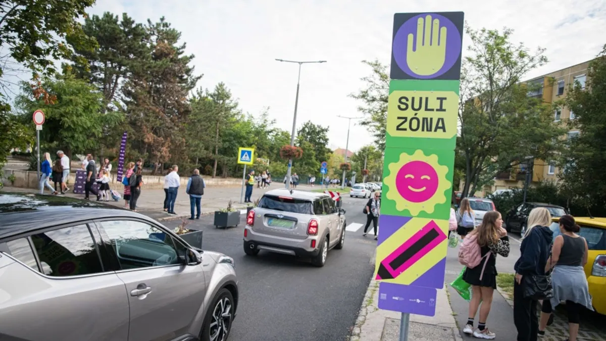 Már az aktuális KRESZ-ben is benne van a Suli zóna, ami a gyermekek biztonságos ki- és beszállását szolgálja.