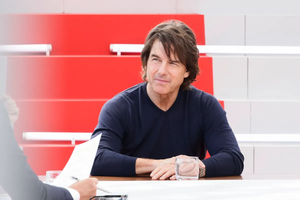 Tom Cruise sur le plateau de 20h30 le dimanche présenté par Laurent Delahousse en marge du 78ème Festival International du Film de Cannes, France, le 13 mai 2025. © Jack Tribeca/Bestimage