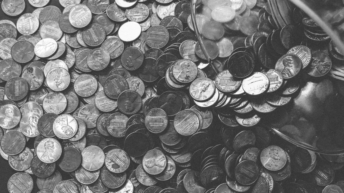 Ezüstkincset talált a férfi a saját kertjében