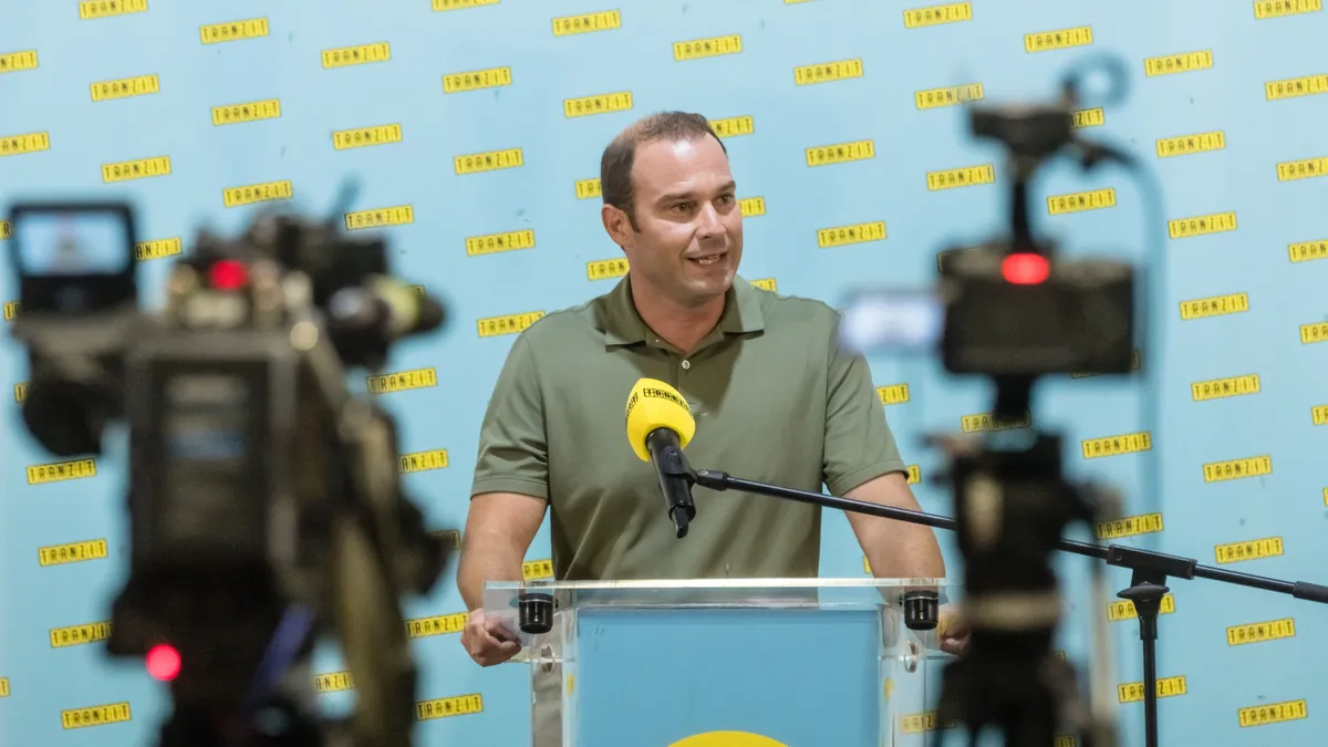 Hollik István: Magyar Péter megint a bolondját járatja mindenkivel