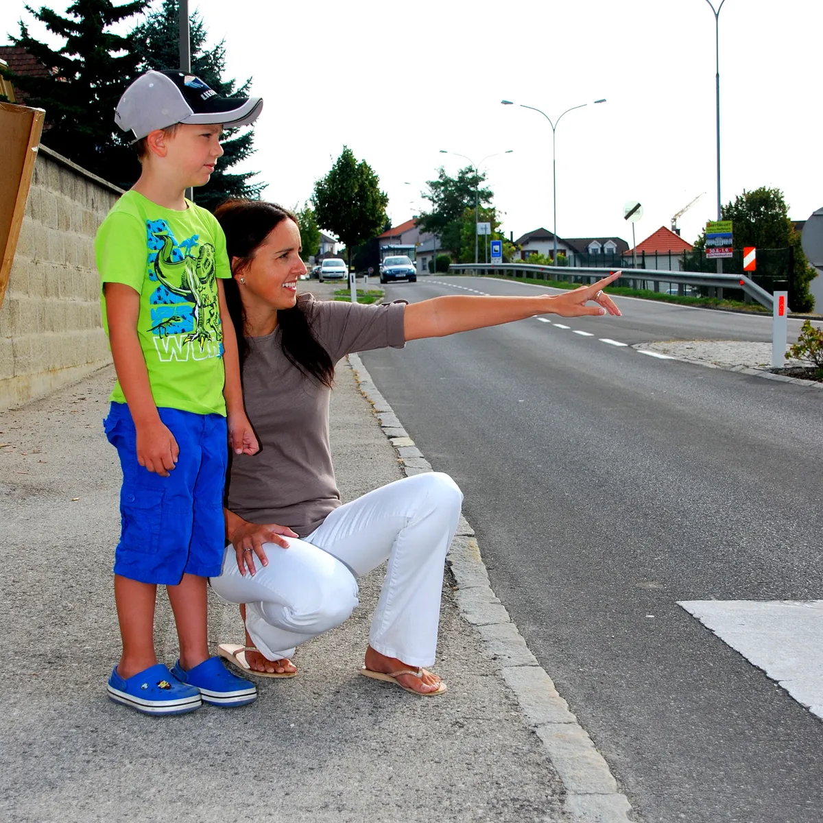 Schulweg üben - in die Knie gehen, Foto: ÖAMTC