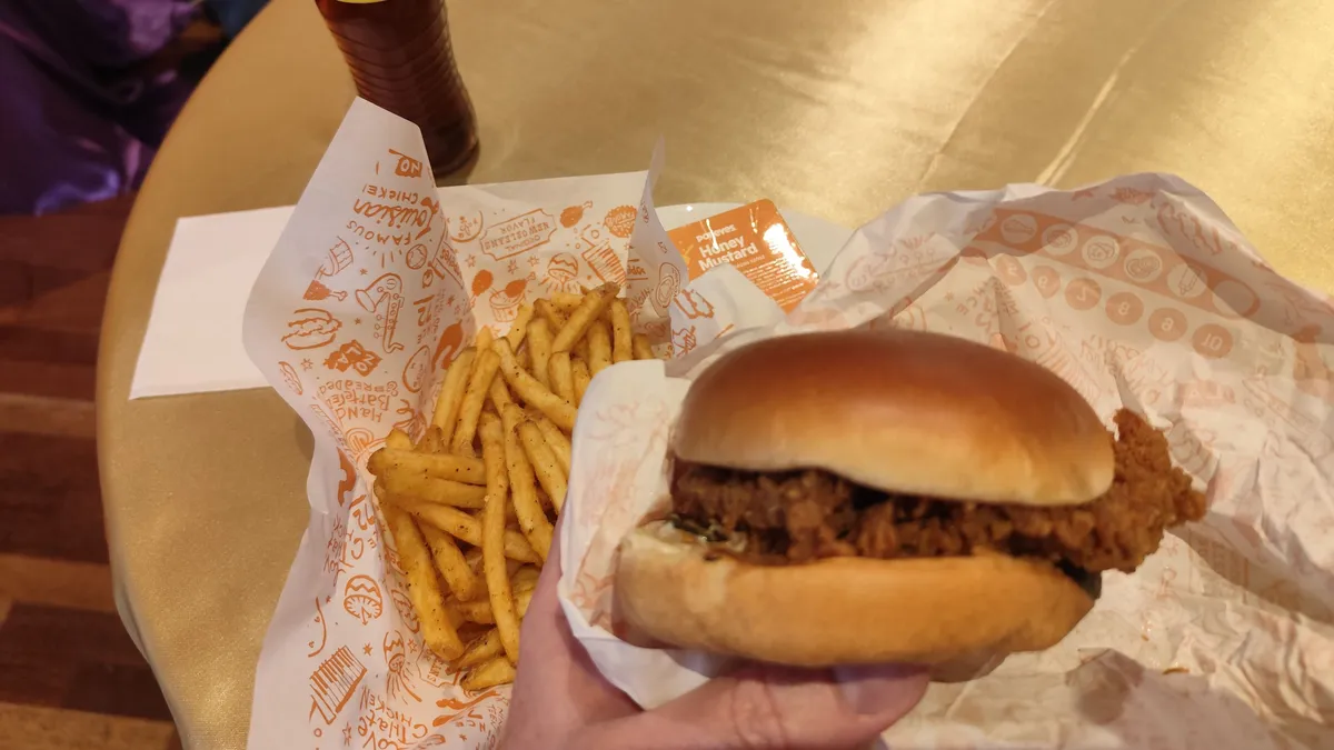 A Popeyes egyik fő terméke, a The Chicken Sandwich