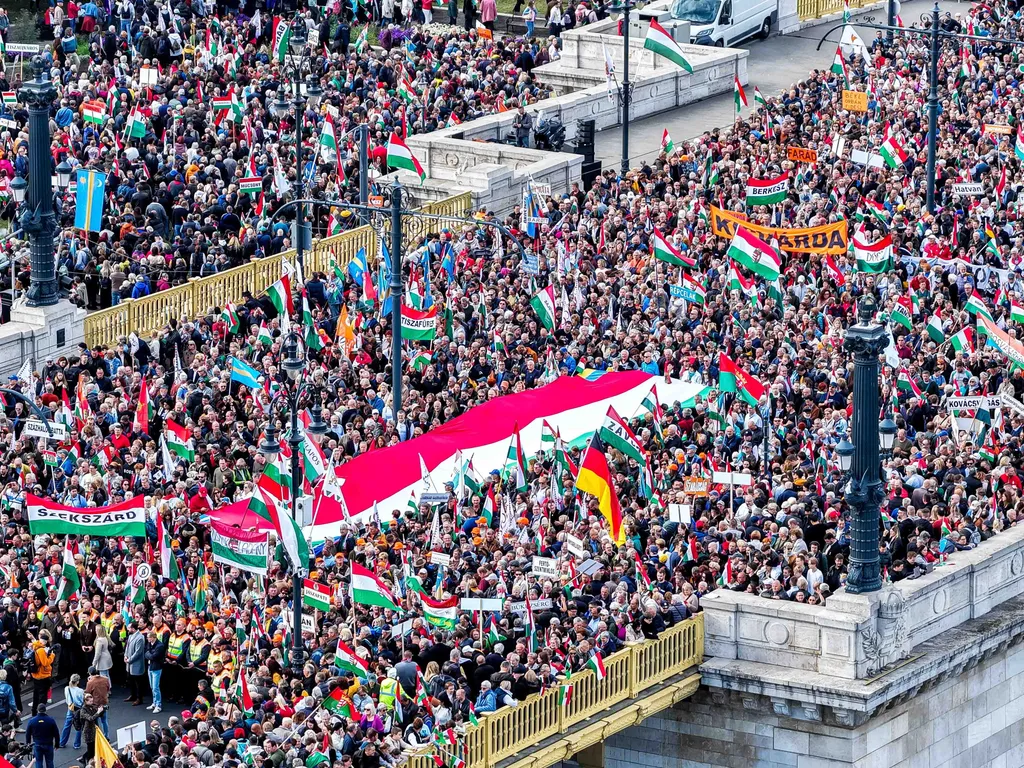 békemenet2025, békemenet, felvonulás, Civil Összefogás Fórum, CÖF, BékemenetCÖF, Fidesz, Orbán Viktor, OrbánViktor, 2025 
