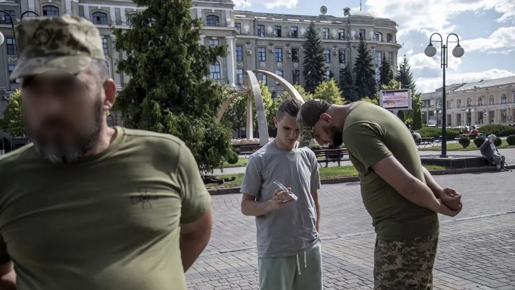 Továbbra is folyamatosak a kényszersorozások Ukrajnában