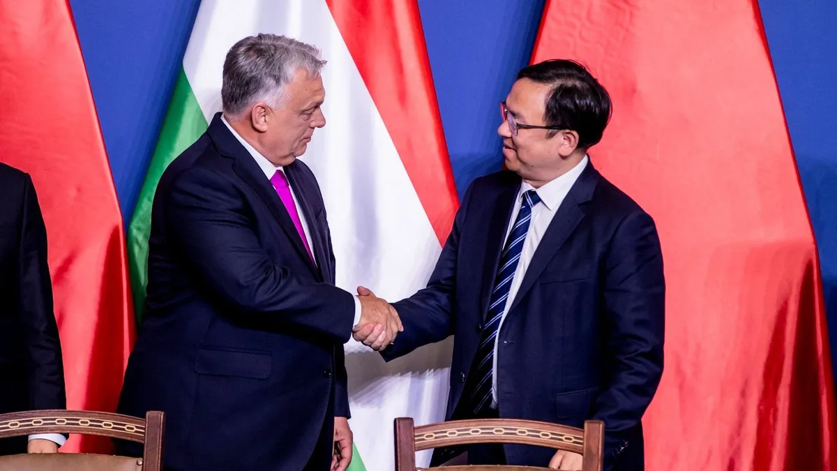 Orbán Viktor miniszterelnök hivatalában fogadta Vang Csuanfut, a kínai BYD autógyártó elnök-vezérigazgatóját 2025. május 15-én. (Fotó: Origo/Csudai Sándor)