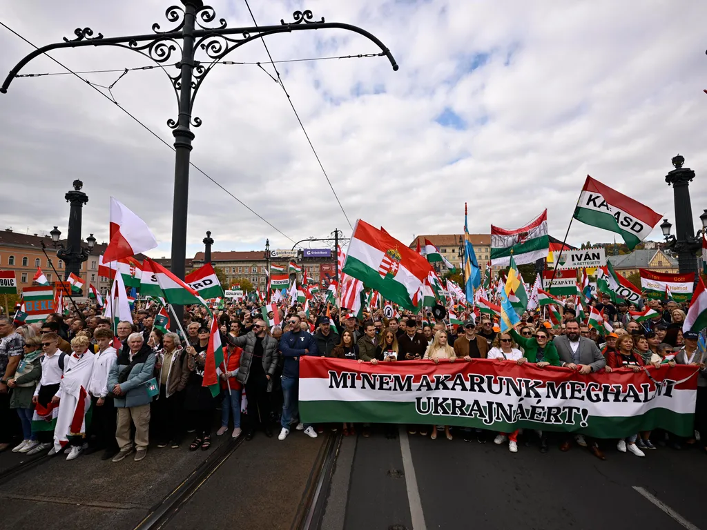 békemenet2025, békemenet, felvonulás, Civil Összefogás Fórum, CÖF, BékemenetCÖF, Fidesz, Orbán Viktor, OrbánViktor, 2025