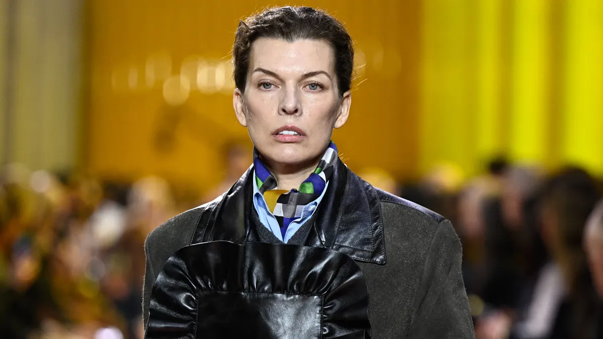 Megdöbbentek a rajongók Milla Jovovich külsején – videó