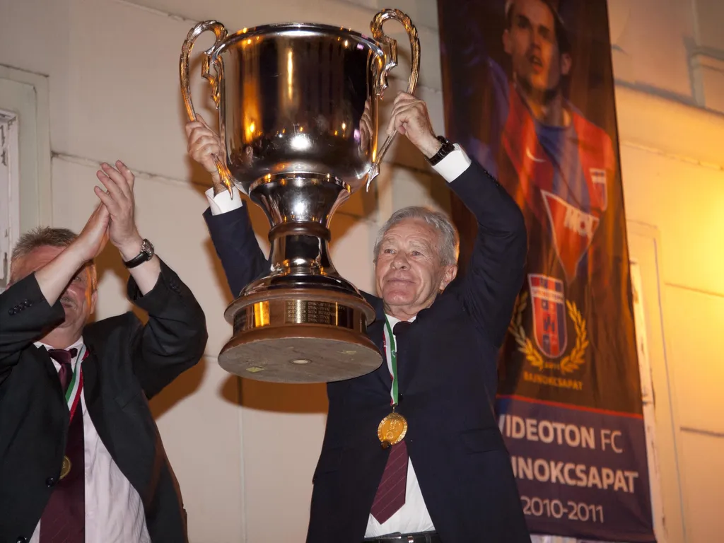 Mezey György, MezeyGyörgy, magyar labdarúgó, edző, a neveléstudomány kandidátusa, meghalt, halálhír, 2025