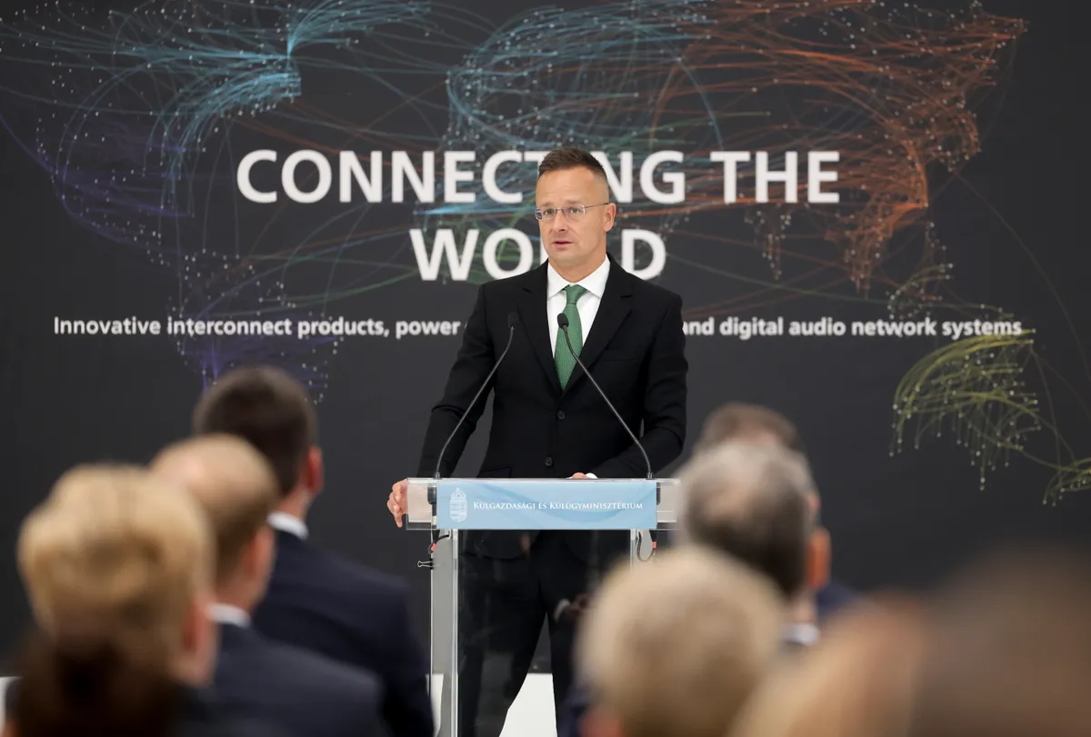 Szijjártó Péter a Neutrik Hungary Kft. beruházásának átadásán