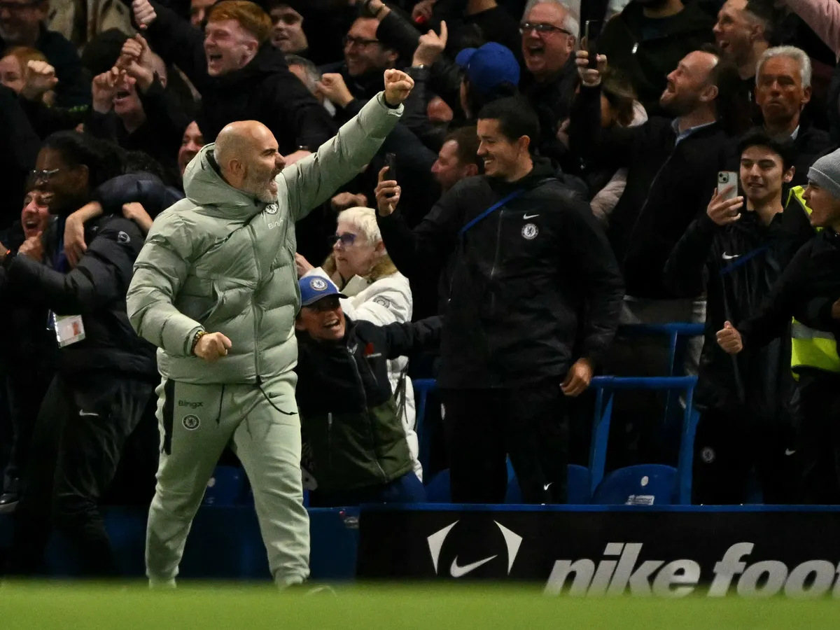 Maresca  a játékosaival és a szurkolókkal ünnepelte a Szoboszlaiék elleni győzelmet 