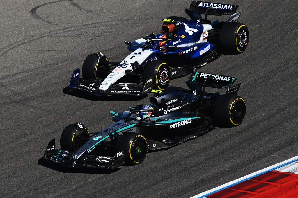 AUSTIN, TEXAS - OCTOBER 19: Andrea Kimi Antonelli of Italy driving the (12) Mercedes AMG Petronas F1 Team W16 leads Carlos Sainz of Spain driving the (55) Williams FW47 Mercedes on track during the F1 Grand Prix of United States at Circuit of The Americas on October 19, 2025 in Austin, Texas.   Clive Mason/Getty Images/AFP (Photo by CLIVE MASON / GETTY IMAGES NORTH AMERICA / Getty Images via AFP)