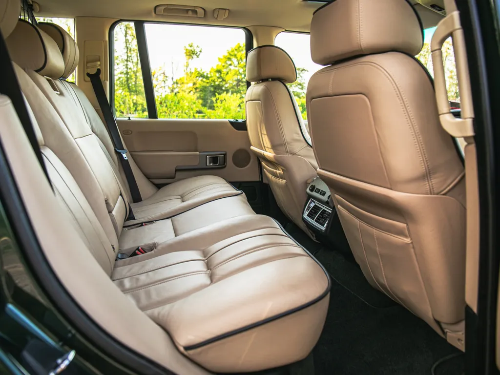 Királyi terepjáró kalapács alatt: II. Erzsébet autója új gazdát keres, Range Rover RangeRover, galéria, 2025