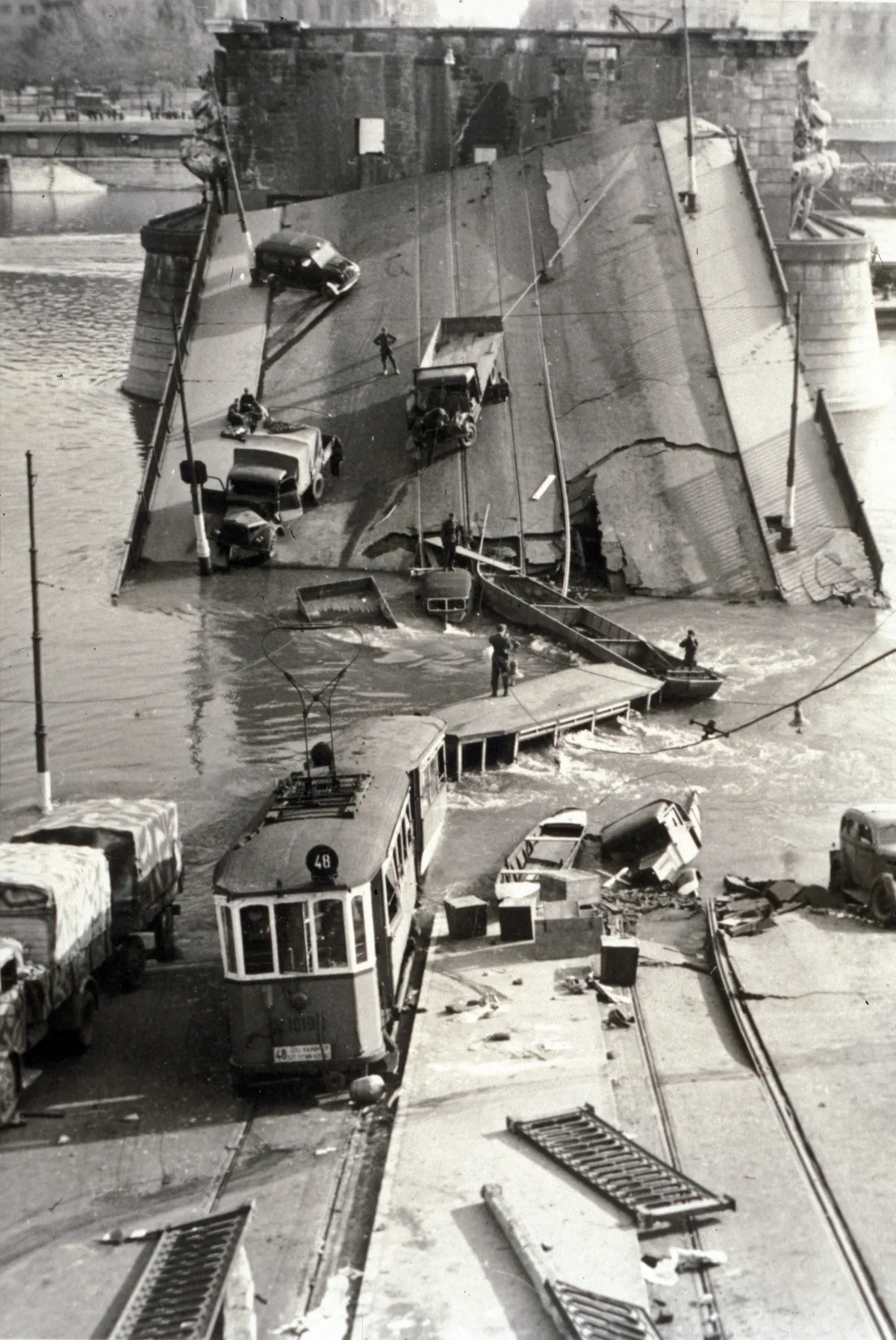 a lerombolt Margit híd 1944. november 4-én