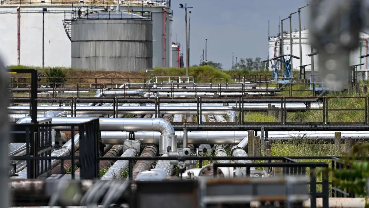 szénhidrogénvezetékrendszer, szénhidrogén vezetékrendszer, olajvezeték, gázvezeték, olaj, gáz, Barátság II. kőolajvezeték,   Százhalombatta, 2022. május 24.
A Barátság II. kőolajvezeték fogadópontja a Mol Nyrt. százhalombattai Dunai Finomítójában 2022. május 24-én.
MTI/Szigetváry Zsolt