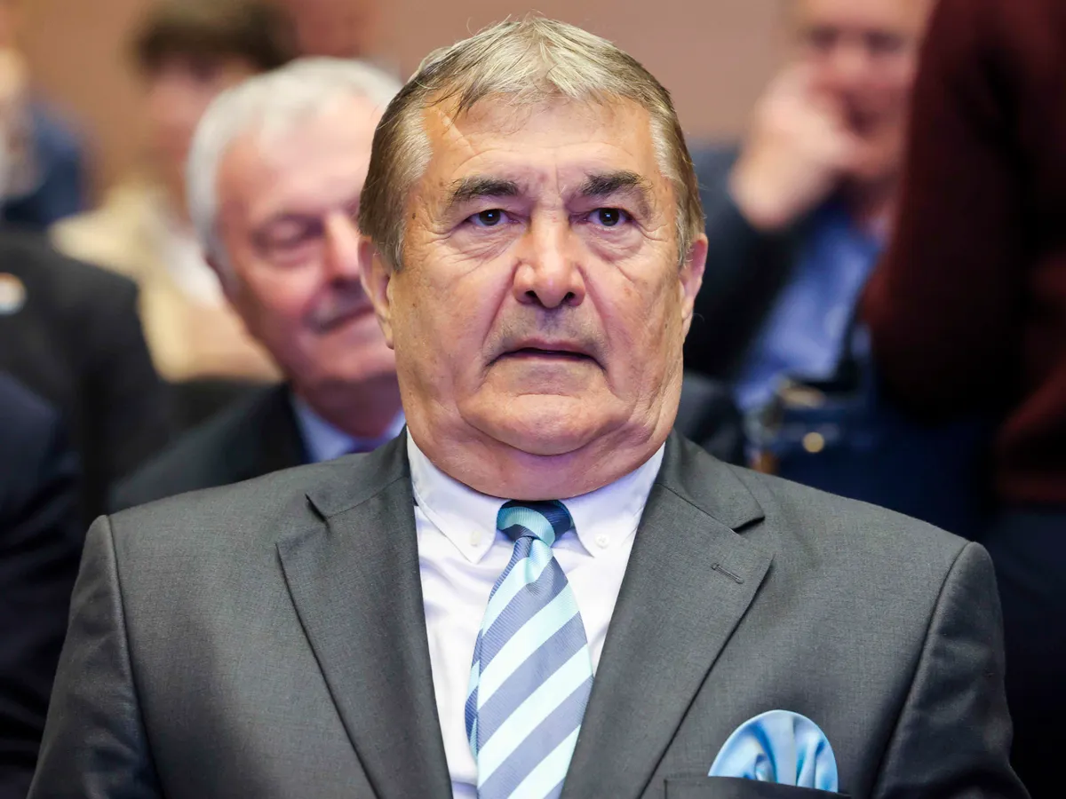 NagyAntallabdarúgó, Nagy Antal labdarúgó, Budapest, 2025. május 6.
Nagy Antal labdarúgó a Testnevelési és Sporttudományi Egyetemen (TE) található Magyar Sportcsillagok Falánál, ahol többedmagával kézlenyomatát adta 2025. május 6-án.
MTI/Hegedüs Róbert