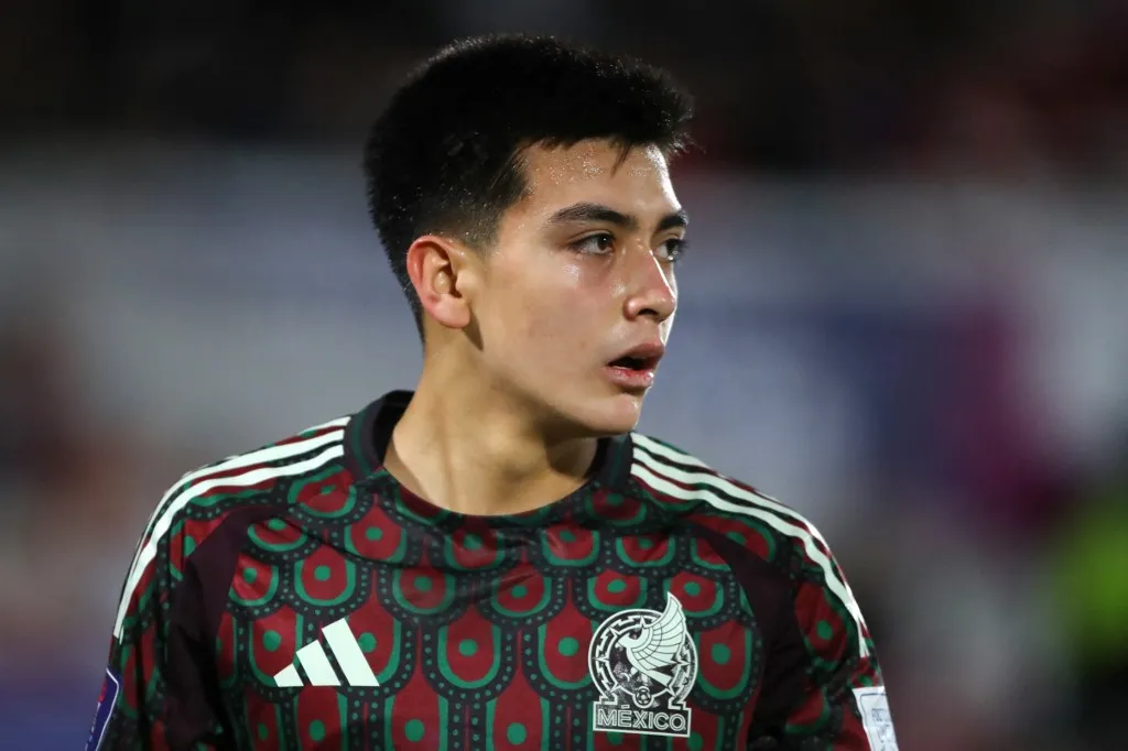 Futbol, Mexico vs Argentina.
Mundial sub 20, Chile 2025.
El jugador de Mexico Gilberto Mora es fotografiado durante un partido de cuartos de final del mundial sub 20 contra Argentina disputado en el estadio Nacional de Santiago, Chile.
11/10/2025
Jonnathan Oyarzun/Photosport

Football, Mexico vs Argentina.
U-20 World Cup Championship.
Mexicos player Gilberto Mora is pictured during a quarterfinal match of the U-20 World Cup against Argentina at the Nacional stadium in Santiago, Chile.
11/10/2025
Jonnathan Oyarzun/Photosport (Photo by JONNATHAN OYARZUN/PHOTOSPORT / Photosport via AFP)