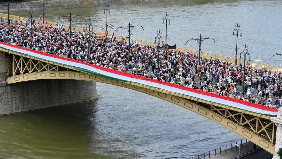 Budapest, 2024. június 1.
A Civil Összefogás Fórum - Civil Összefogás Közhasznú Alapítvány (CÖF-CÖKA) Békemenetének résztvevői vonulnak a Margit hídon 2024. június 1-jén.
MTI/Máthé Zoltán