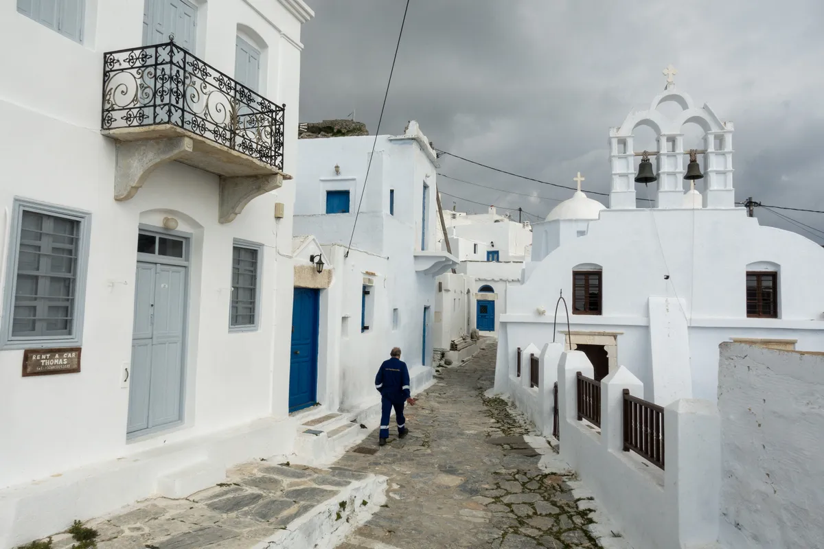 A földkérgen keresztülhaladó olvadt magma mozgása keltette a sok ezer észlelt földrengést.