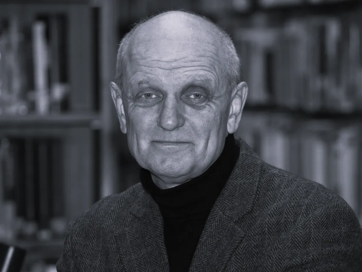 György Péter az ELTE professzora és az MTA doktora volt, a magyar avantgárd és művészetelmélet meghatározó alakja.
