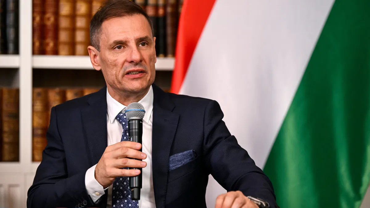 Budapest, 2025. október 2.
Tuzson Bence igazságügyi miniszter a felújított Budapesti Áldozatsegítő Központ újranyitási ünnepségén rendezett Fókuszban az áldozatsegítés című panelbeszélgetésen az Igazságügyi Minisztériumban 2025. október 2-án.
MTI/Purger Tamás