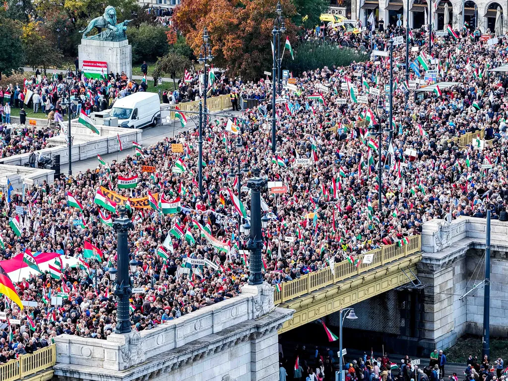 békemenet2025, békemenet, felvonulás, Civil Összefogás Fórum, CÖF, BékemenetCÖF, Fidesz, Orbán Viktor, OrbánViktor, 2025 
