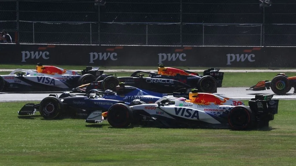 Liam Lawson a bokszkiállása után majdnem elgázolt két sportbírót a Forma-1-es Mexikói Nagydíjon