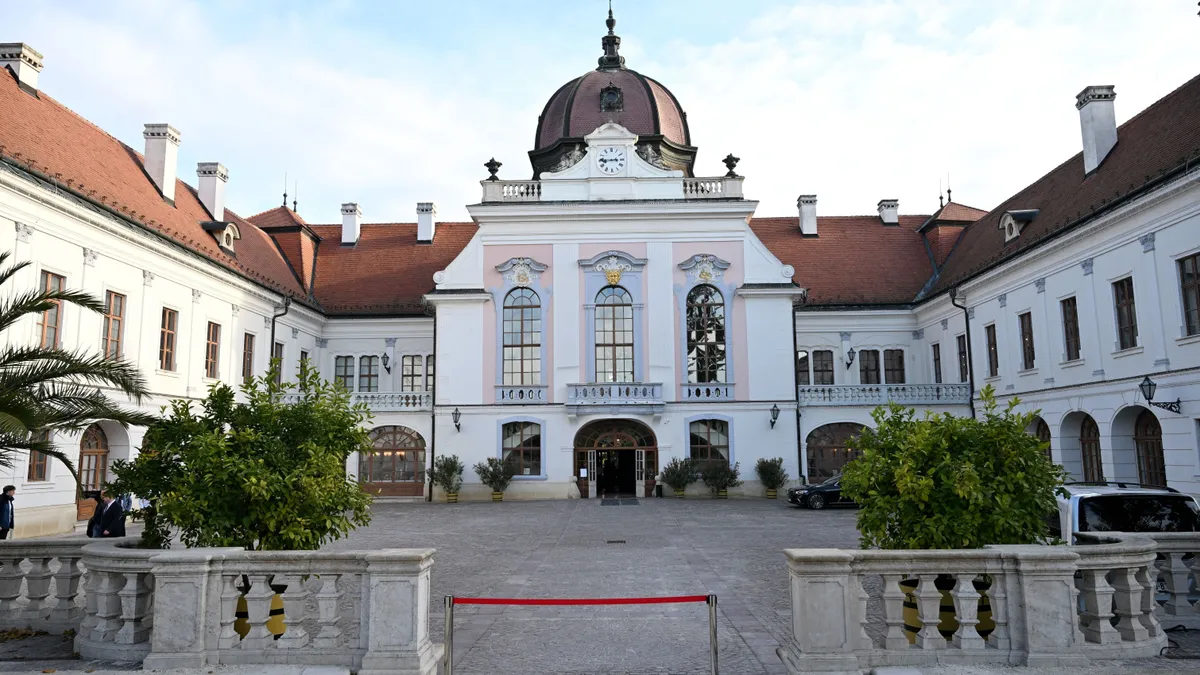 Lázár János: Gondos gazdára talált a gödöllői Grassalkovich-kastély