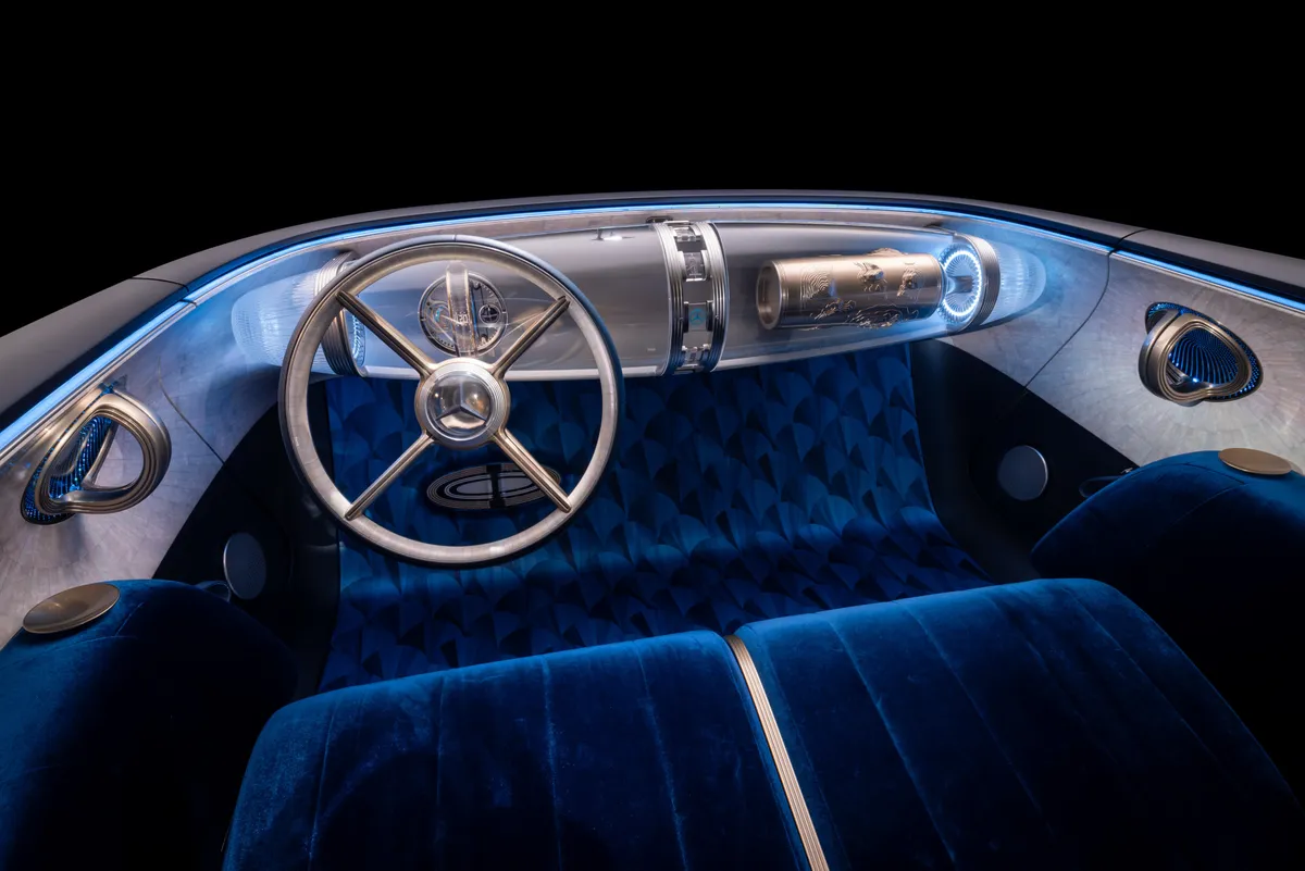 Hyper-analoges Interieur mit Lounge-Komfort für eine neue Art des Reisens. 

Hyper-analog interior with lounge comfort for a new way of traveling.