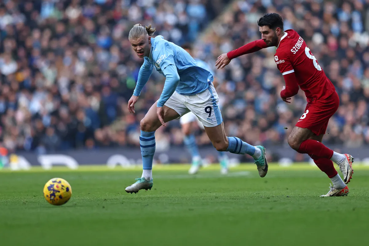 Liverpool's Hungarian midfielder #08 Dominik Szoboszlai (R) vies with Manchester City's Norwegian striker #09 Erling Haaland during the English Premier League football match between Manchester City and Liverpool at the Etihad Stadium in Manchester, north west England, on November 25, 2023. (Photo by Darren Staples / AFP) / RESTRICTED TO EDITORIAL USE. No use with unauthorized audio, video, data, fixture lists, club/league logos or 'live' services. Online in-match use limited to 120 images. An additional 40 images may be used in extra time. No video emulation. Social media in-match use limited to 120 images. An additional 40 images may be used in extra time. No use in betting publications, games or single club/league/player publications. / 