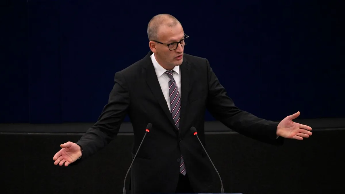 Magyar Péter, Tisza Párt, adó, Tarr Zoltán