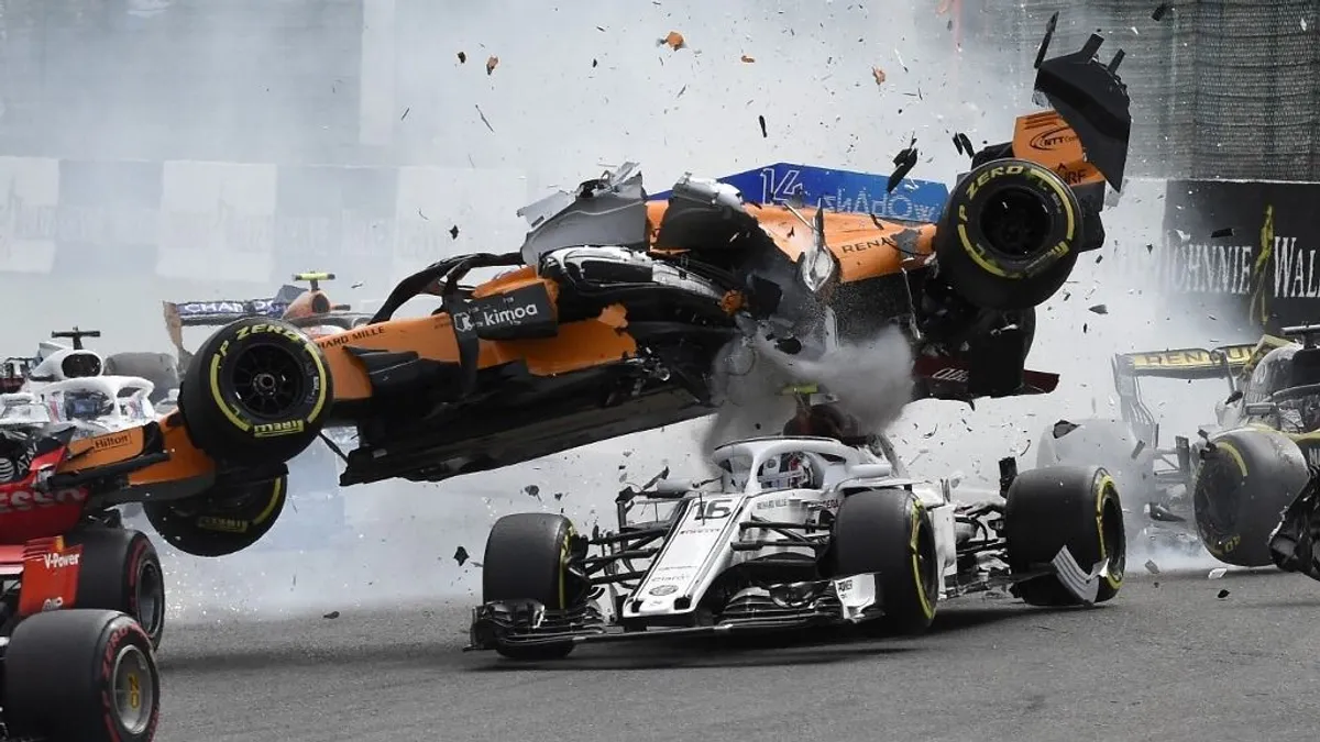 Világsztárok életét mentette meg az eszköz, amit az F1-es csapatfőnök láncfűrésszel akart megsemmisíteni