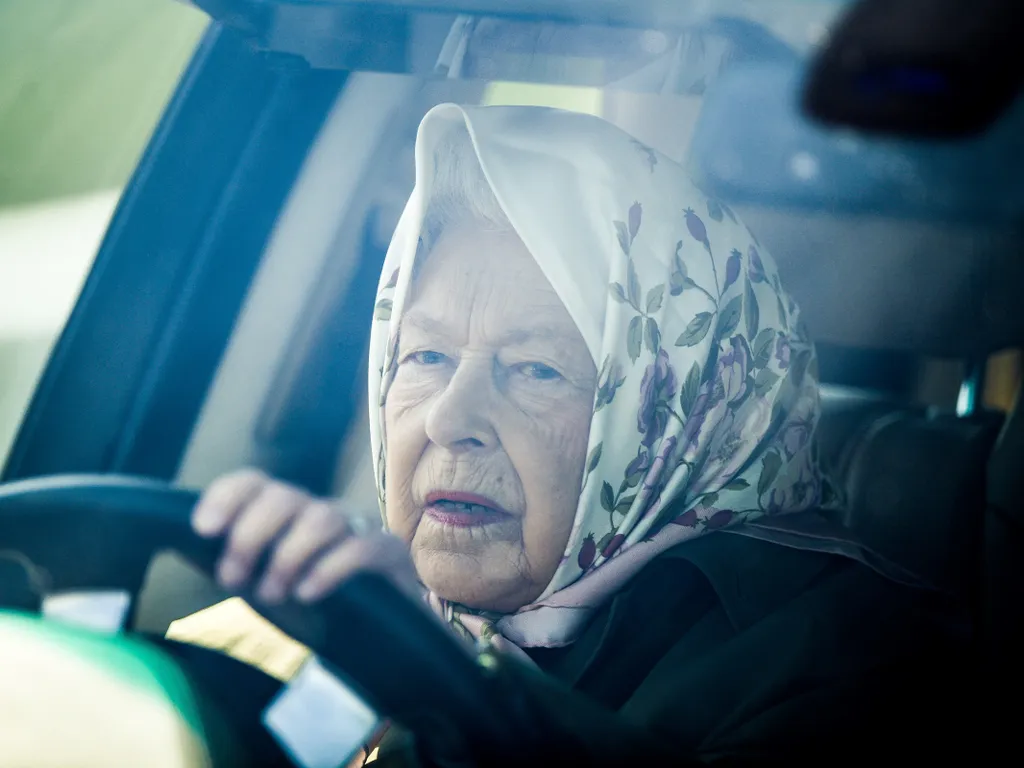 Királyi terepjáró kalapács alatt: II. Erzsébet autója új gazdát keres, Range Rover RangeRover, galéria, 2025