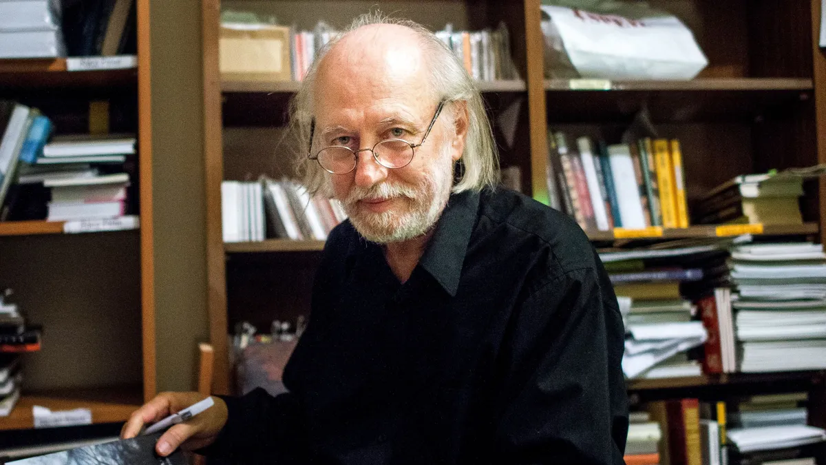 Budapest, 2025. október 9.
Krasznahorkai László magyar írónak ítélte oda idén az irodalmi Nobel-díjat a Svéd Akadémia, amely 2025. október 9-én Stockholmban jelentette be döntését. A felvétel 2016. szeptember 19-én készült Budapesten.
MTI/Marjai János