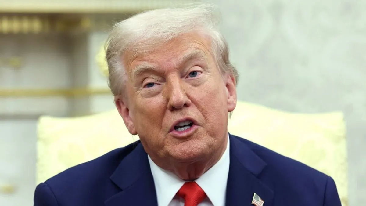 Most érkezett! Donald Trump kórházba került!