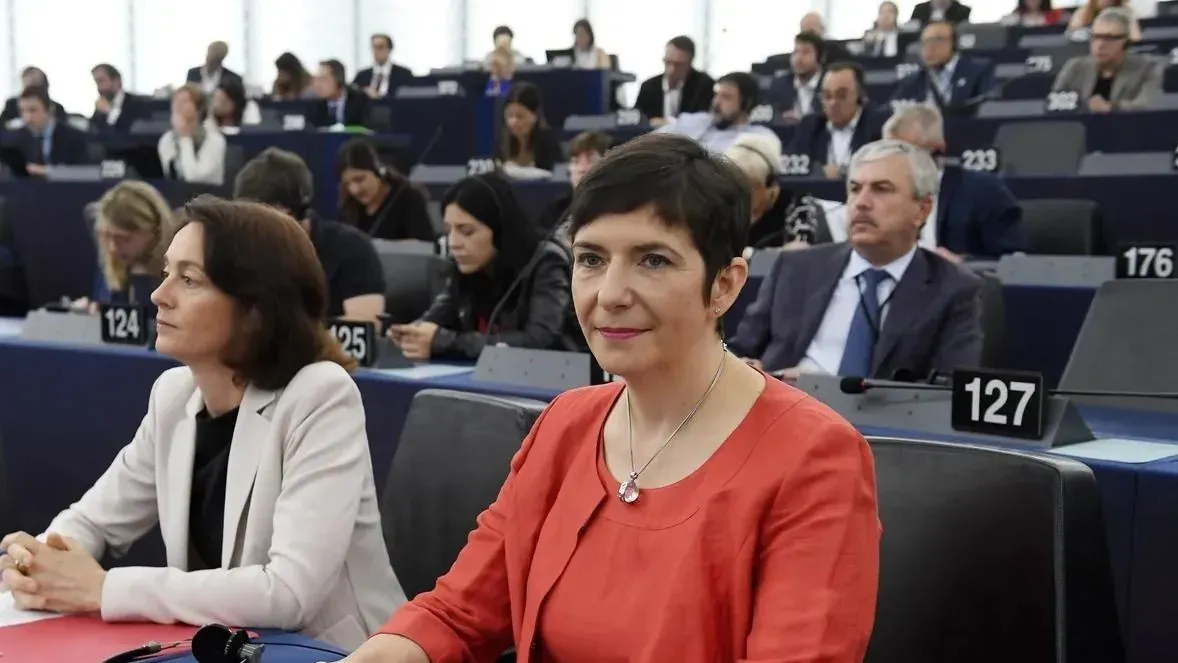 Dobrev Klára kulcsszerepet játszott abban, hogy a Tisza-vezér megtarthassa mentelmi jogát
Fotó: Koszticsák Szilárd / MTI
Magyar Péter