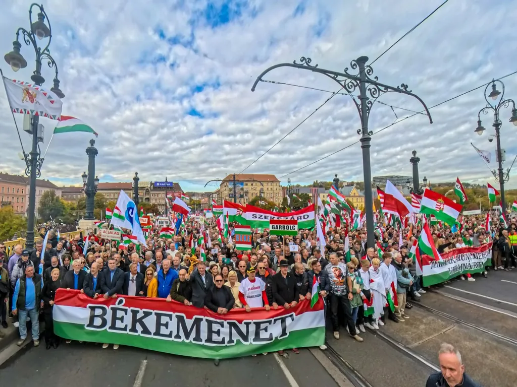 békemenet2025, békemenet, felvonulás, Civil Összefogás Fórum, CÖF, BékemenetCÖF, Fidesz, Orbán Viktor, OrbánViktor, 2025