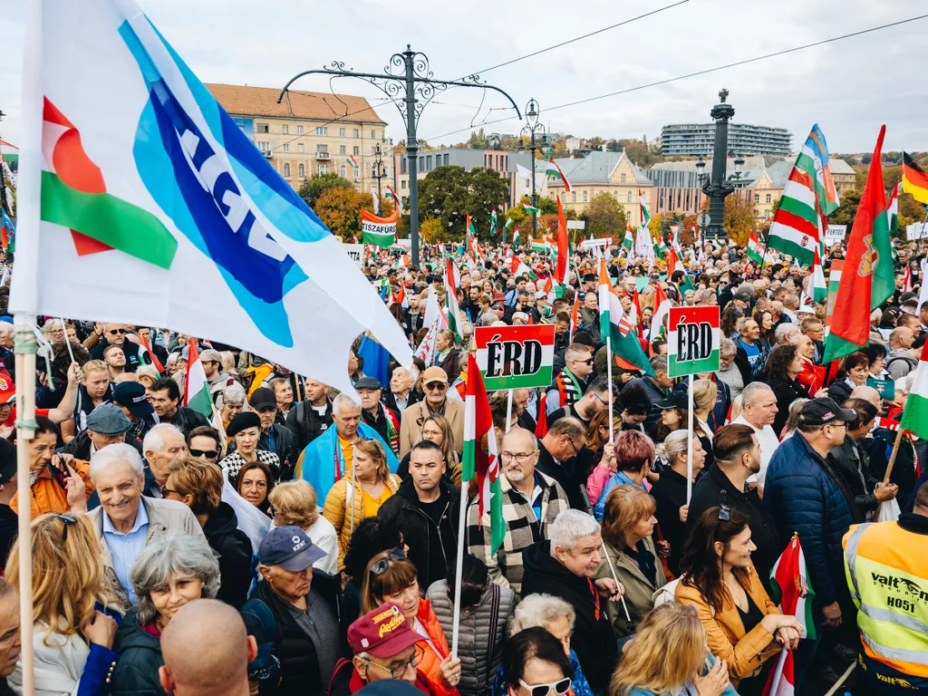 békemenet2025, békemenet, felvonulás, Civil Összefogás Fórum, CÖF, BékemenetCÖF, Fidesz, Orbán Viktor, OrbánViktor, 2025