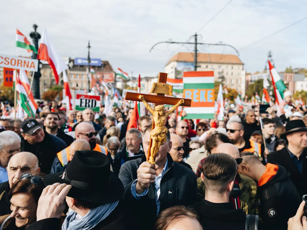 békemenet2025, békemenet, felvonulás, Civil Összefogás Fórum, CÖF, BékemenetCÖF, Fidesz, Orbán Viktor, OrbánViktor, 2025