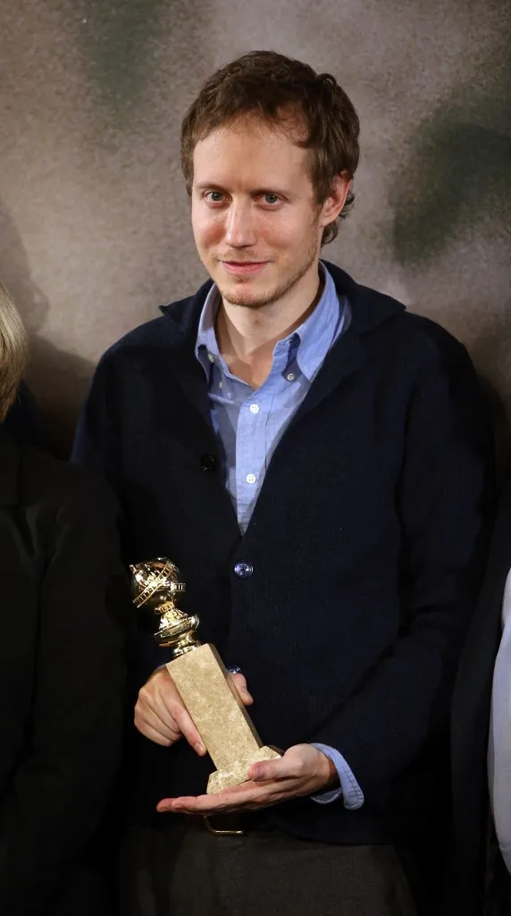 nemesjeleslaszlo - árva - Hungarian movie director Laszlo Nemes Jeles holds the Golden Globe prize after a press conference of the Hungarian crew of the Golden Globe winner movie 'Saul Fia' in Urania National Movie Theater on Januray 14, 2016 in Budapest. The movie was nominated to Oscar prize in the best foreign language movie category. (Photo by FERENC ISZA / AFP)