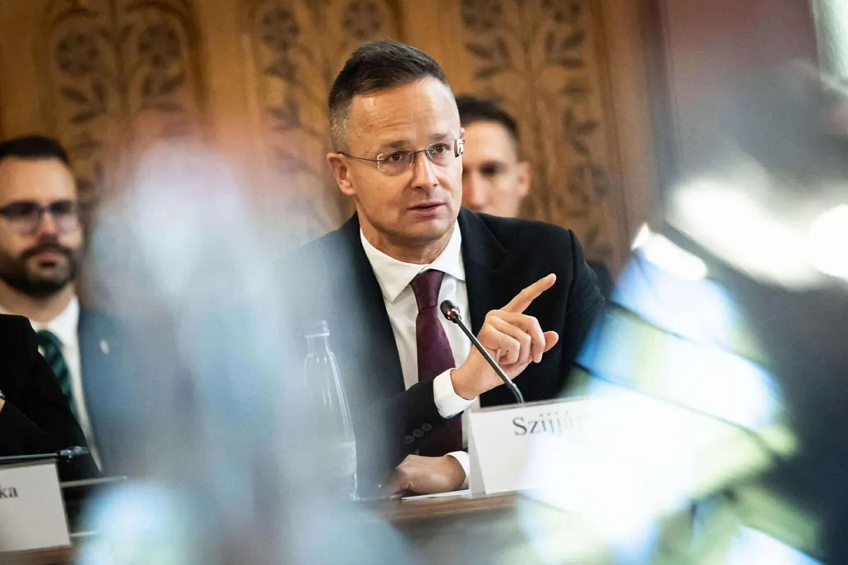 Szijjártó Péter hangsúlyozta, hogy két elérhető kőolajvezeték jobb, mint egy