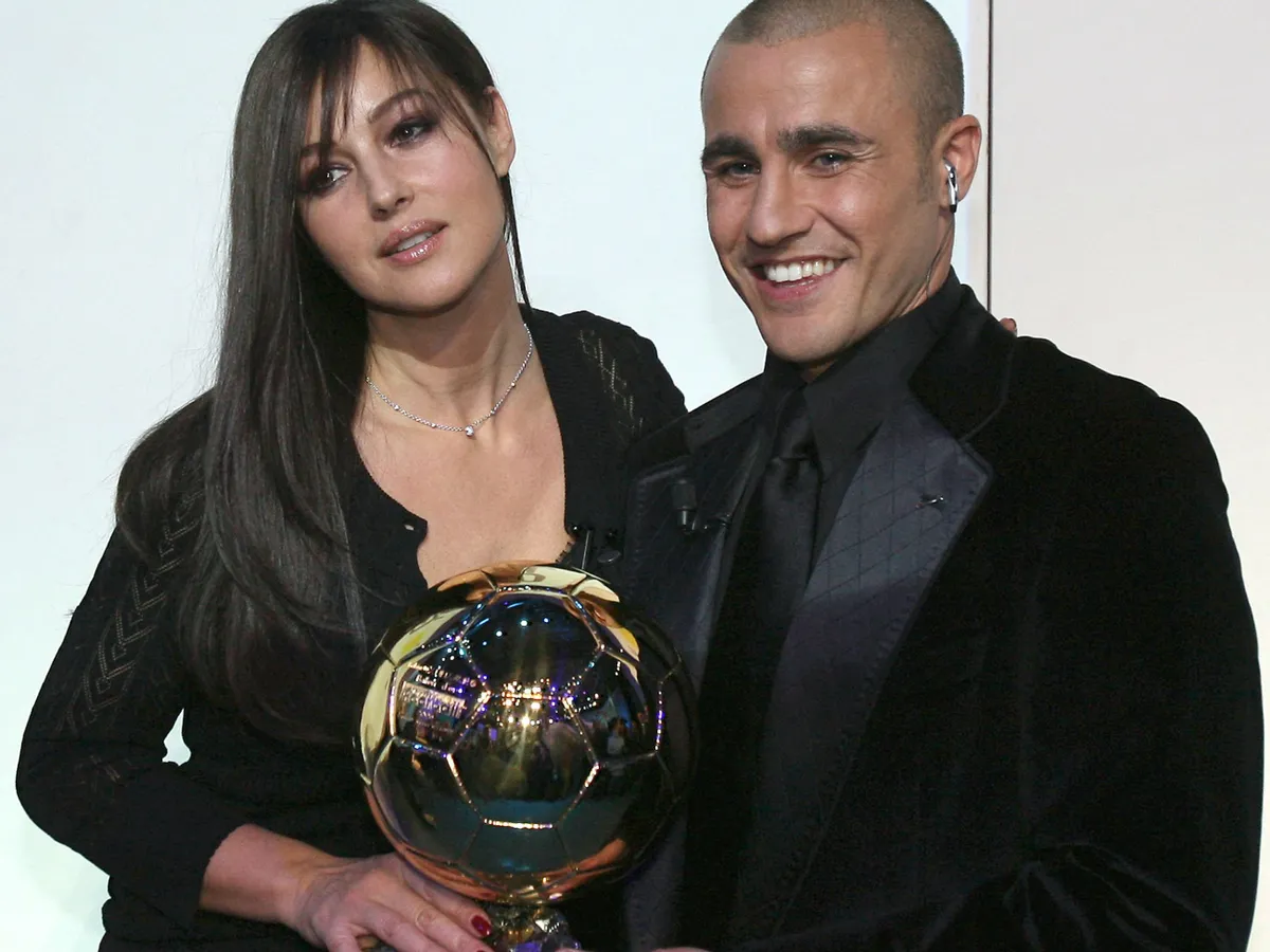 Az aranylabdás Cannavaro 2006-ban a híres olasz színésznőtől, Monica Belluccitól vette át a díjat