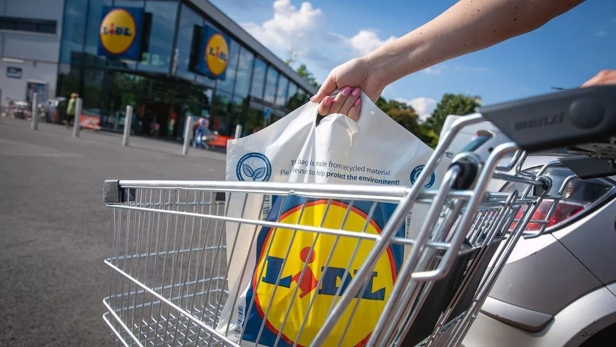 Nyilatkozott a Lidl az Origónak a blokkolós kerekű bevásárlókocsikról (illusztráció)