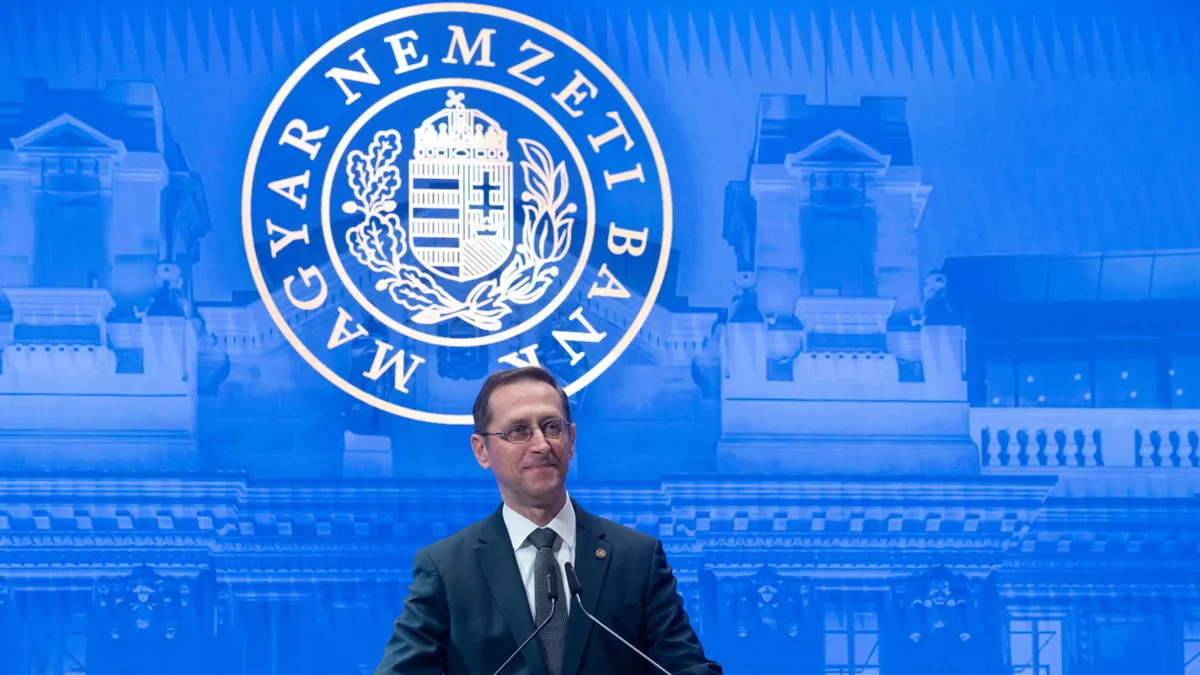 Budapest, 2025. október 21.
Varga Mihály, a Magyar Nemzeti Bank elnöke sajtótájékoztatót tart az MNB Monetáris Tanácsának ülése után a MNB Teátrumában 2025. október 21-én. A tanács ellenszavazat és tartózkodás nélkül 6,5 százalékon tartotta az alapkamatot.
MTI/Kocsis Zoltán