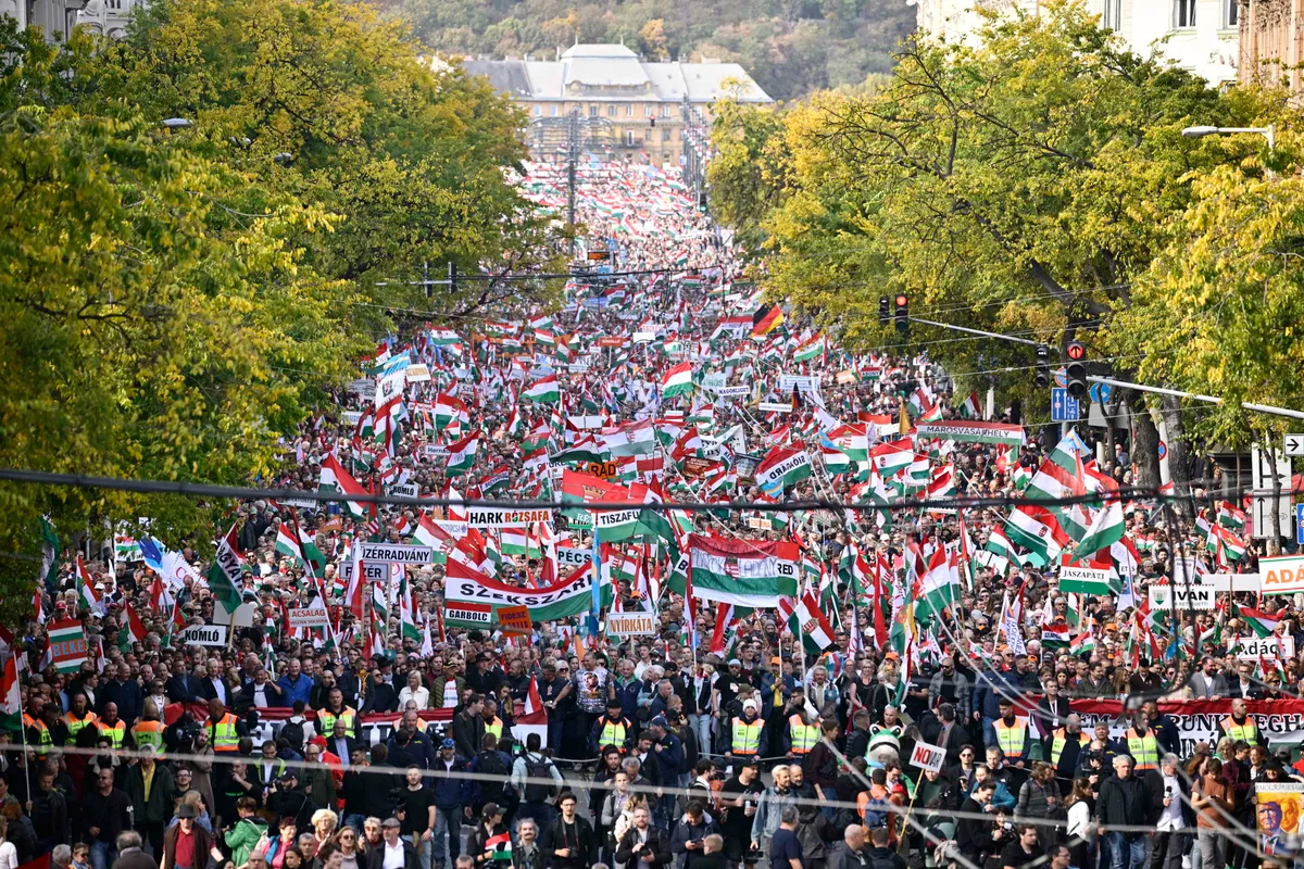 Orbán Balázs. A Békemenet fantasztikus demonstráció volt a háború ellen és a béke mellett, Budapest, 2025. október 23.A Miniszterelnöki Kommunikációs Főosztály által közreadott képen a Civil Összefogás Fórum - Civil Összefogás Közhasznú Alapítvány (CÖF-CÖKA) Békemenetének résztvevői az 1956-os forradalom és szabadságharc 69. évfordulóján a Szent István körúton 2025. október 23-án. A Békemenet a Kossuth térre vonul, ahol ünnepi beszédet mond Orbán Viktor miniszterelnök.MTI/Miniszterelnöki Kommunikációs Főosztály
