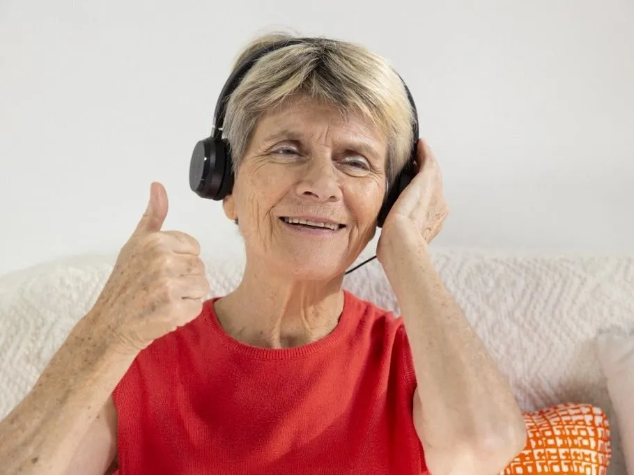zene Woman and music 
A woman expressing joy while listening to music in headphones. 

COLLANGES / BSIP (Photo by COLLANGES / BSIP via AFP)