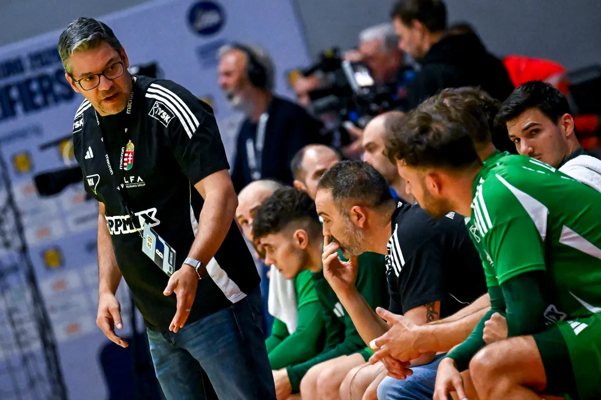 Galgóc, 2025. május 7.
Chema Rodríguez, a magyar válogatott szövetségi kapitánya a férfi kézilabda Európa-bajnoki selejtezőjében játszott Szlovákia - Magyarország mérkőzésen a szlovákiai Galgócon (Hlohovec) 2025. május 7-én.
MTI/Illyés Tibor