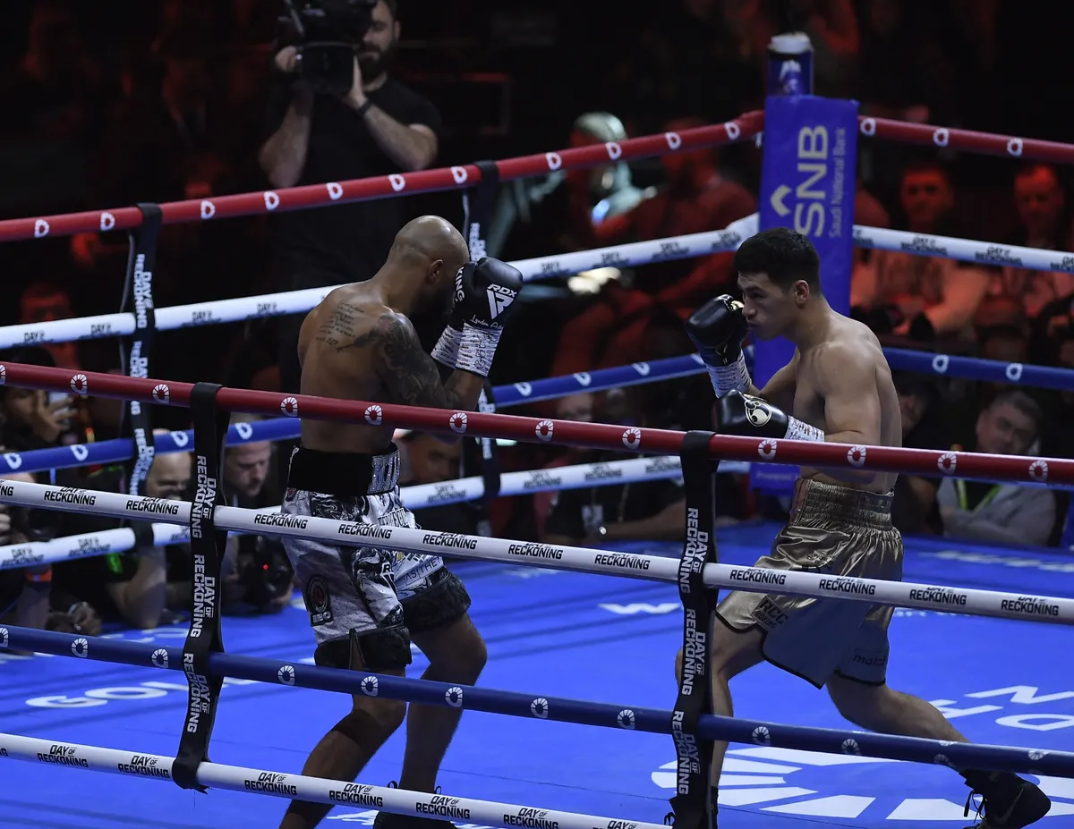 Bivol (jobb oldalon) egy igazi mester a ringben