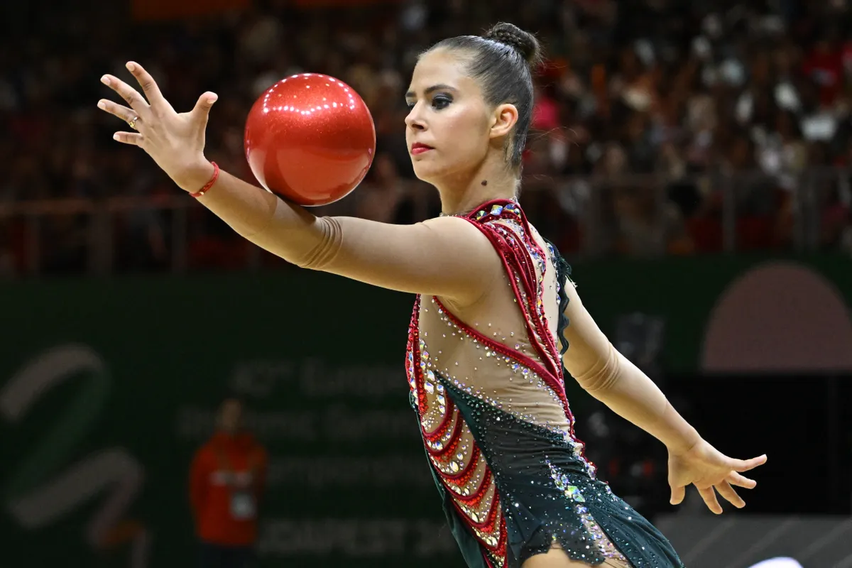 Pigniczki Fanni egy gyakorlás során belenyúlt a labdába, ezért sérült meg újra Fotó: Kisbenedek Attila / AFP