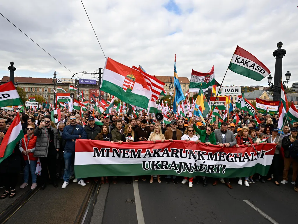 békemenet2025, békemenet, felvonulás, Civil Összefogás Fórum, CÖF, BékemenetCÖF, Fidesz, Orbán Viktor, OrbánViktor, 2025